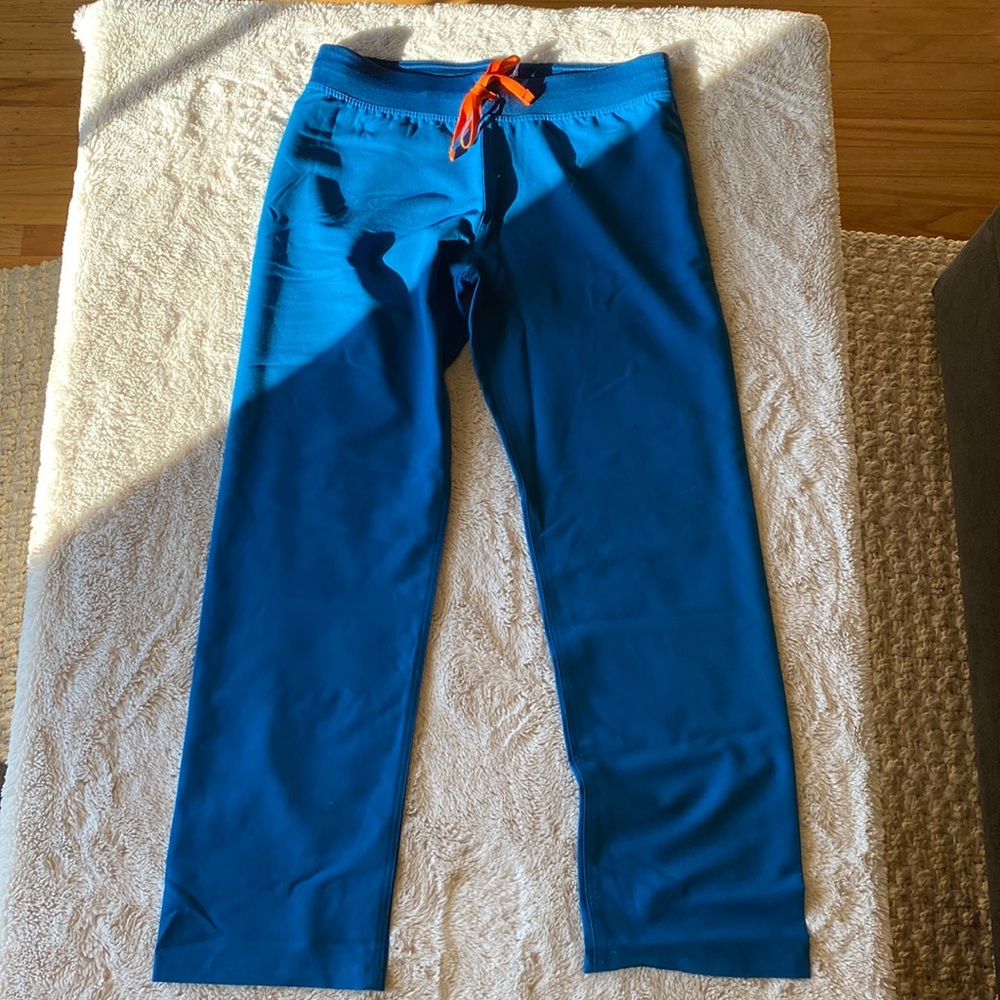 Figs Livingston blue size medium
